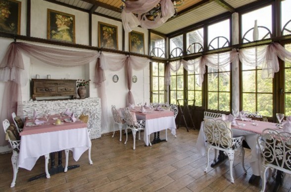 pink interior restaurant designs
