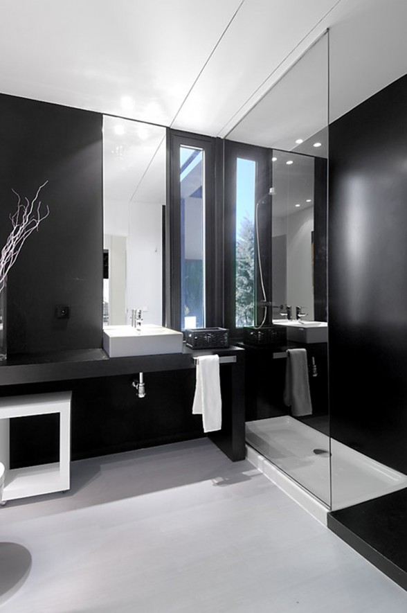 Amazing Black Prefab House Architecture Bathroom