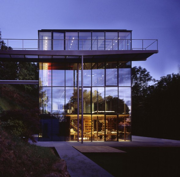 Amazing Glass House Architecture with Sustainable Features - Overview
