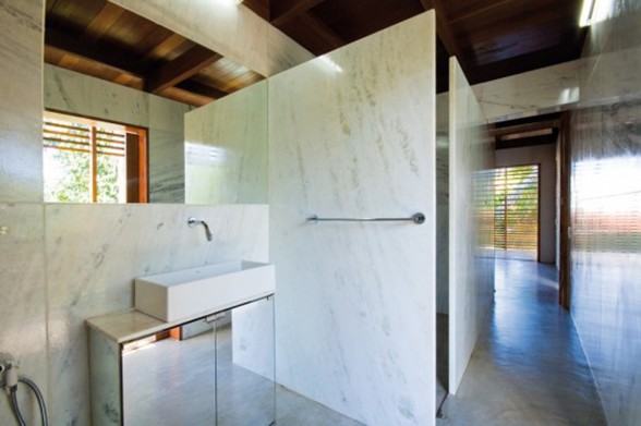 Casa Tropical House, Brazilian Holiday House Design - Bathroom