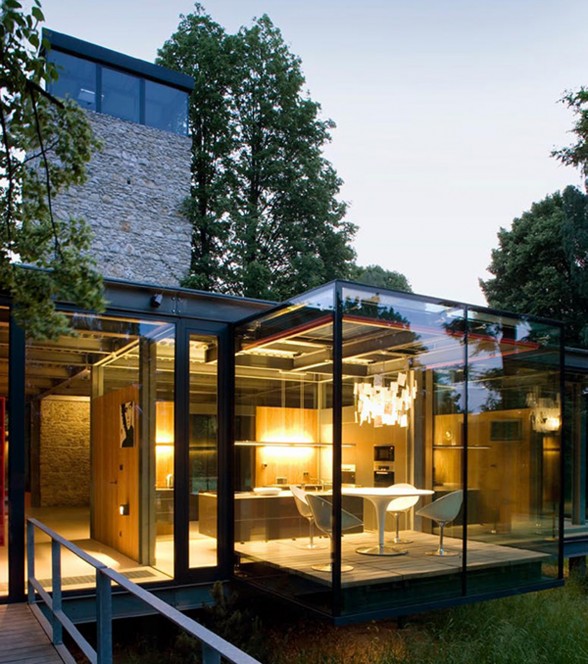 Contemporary Glass House Architecture