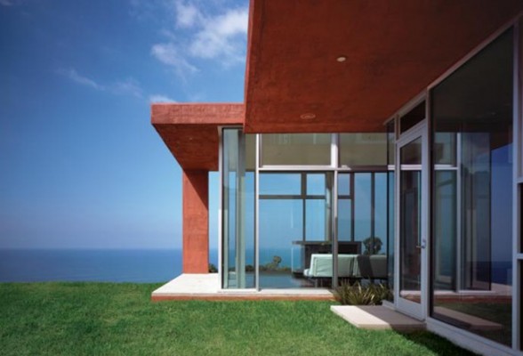 Cube Homes Malibu with Red Brick Architecture - Garden