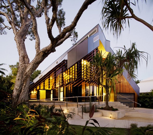 Exotic Contemporary Luxury Home Design by Wright Architect - Garden