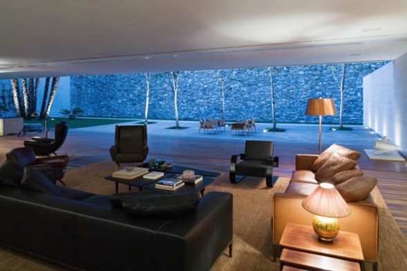 Exotic Luxury House Design in Sau Paulo - Livingroom