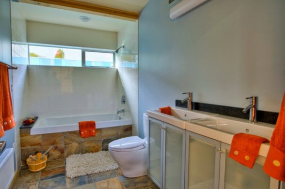 Green Eco-Friendly House Design in Columbia City - Bathroom