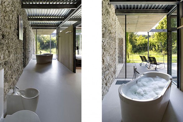 Jodlowa House, A Contemporary Glass House Architecture - Bathroom