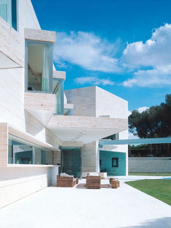 Luxury House Design by Spanish Architect - Garden