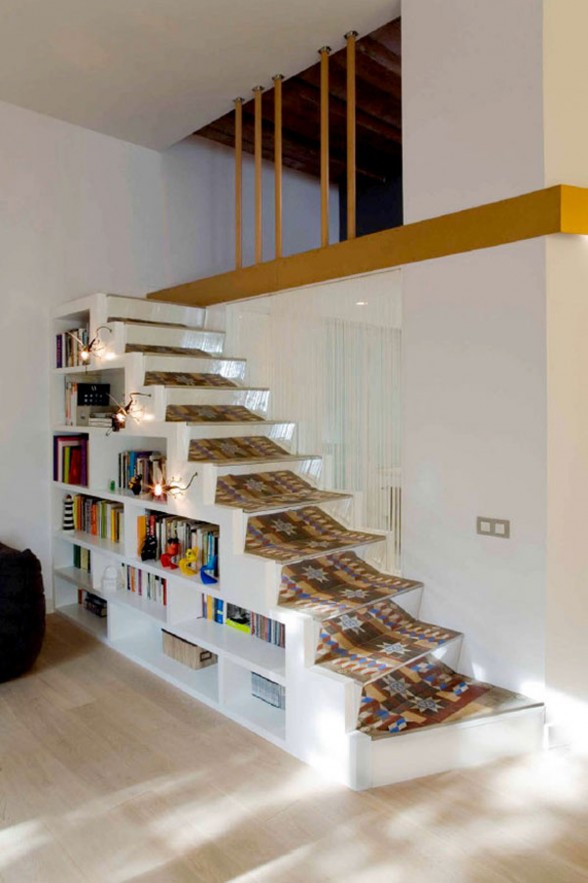 Modern Looking Apartment Idea - Stairs
