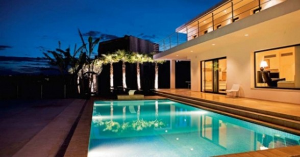 Morten Georgsen’s Minimalist House Idea in Valencia - Swimming Pool