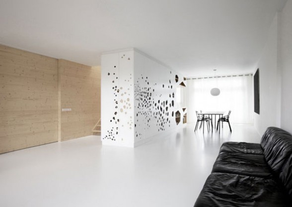 Wooden and White Interiors Apartment Idea - Livingroom