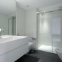 Black and White, Fascinating Luxurious Apartment Design: Black And White, Fascinating Luxurious Apartment Design   Bathroom