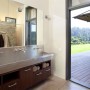 Cool Barn House by CCS Architecture San Francisco: Cool Barn House By CCS Architecture San Francisco   Bathroom