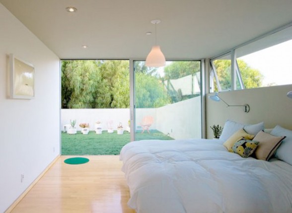 Creative Terracing in A Glass House Design - Bedroom