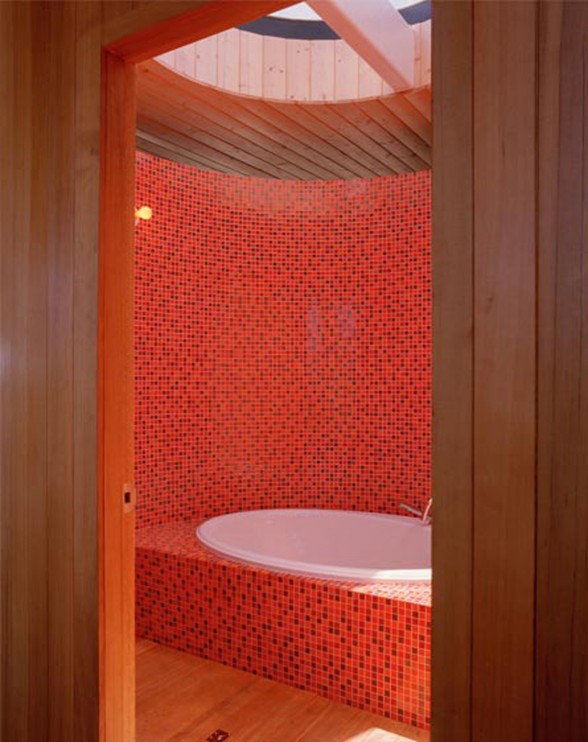 Hawaiian Small Cottage, A Environmentally Friendly House Design - Bathroom
