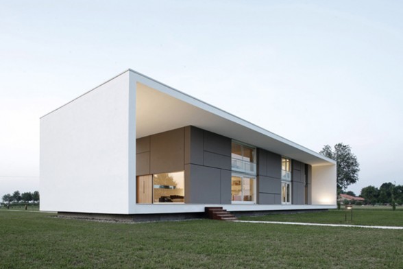 Italian Modern and Minimalist House Design from Andrea Oliva - Frontyard