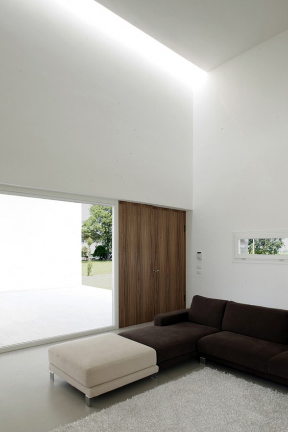 Italian Modern and Minimalist House Design from Andrea Oliva - Livingroom