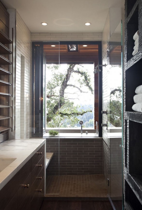 Modern and Eco-Friendly House Design in California - Bathroom