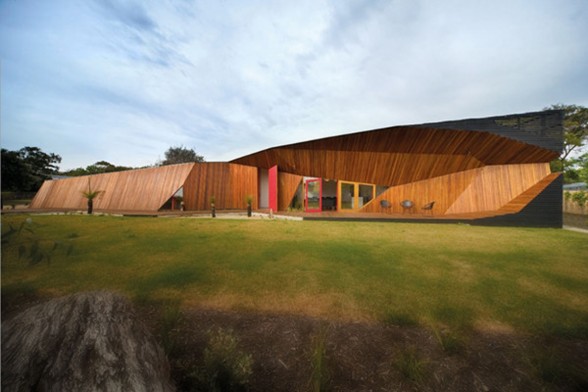 Australian Letterbox House, A Unique Architecture from McBride Charles Ryan - Yard