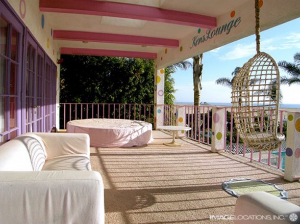 Colorful Beach House, Cheerful Design for Your Childs - Balcony
