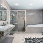 Elegant African Jungle Interior for A Large Apartment: Elegant African Jungle Interior For A Large Apartment   Bathroom
