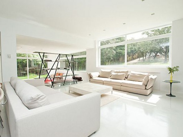 Elegant Contemporary Villa in Sleek White Themes - Living room