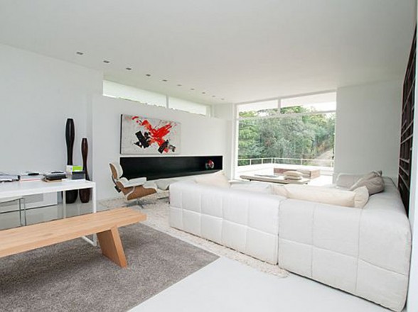Elegant Contemporary Villa in Sleek White Themes - Prestigious Area