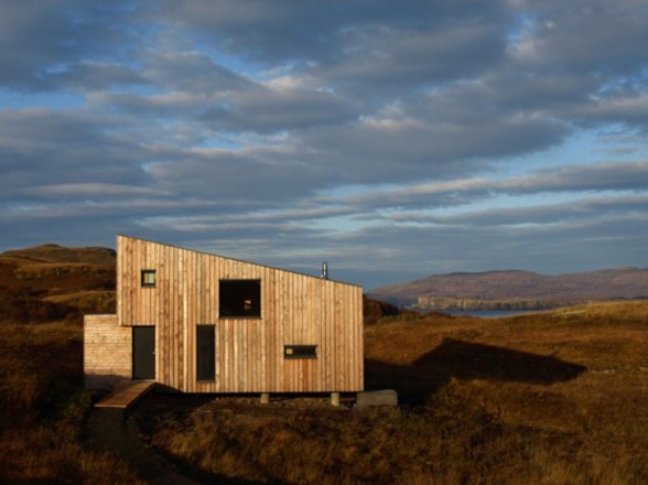 Fiscavaig Holiday House, Scottish Small House Design - Side View