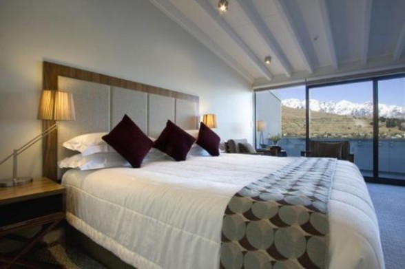 Great Views of Wakatipu Lake in Luxury Apartment Ideas - Bedroom