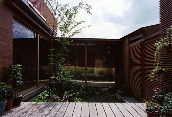 Modern Wooden House from Japanese Architect - Garden