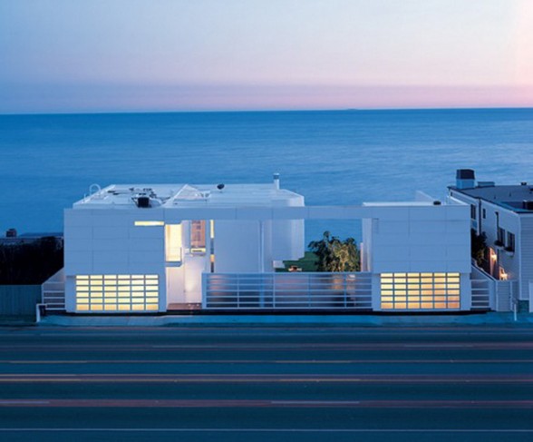 Beautiful White Residence in California Beach by Richard Meier and Michael Palladino