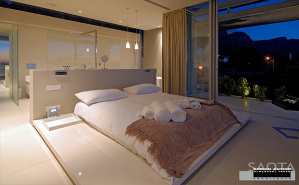 First Crescent House, Magnificent Architecture from Saota - Bedroom