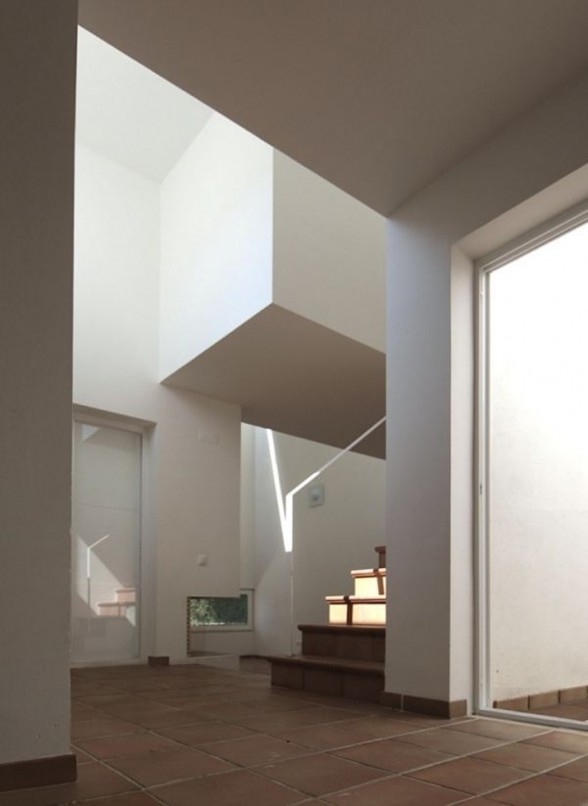 Jorge Mealha Contemporary House Design - Entrance