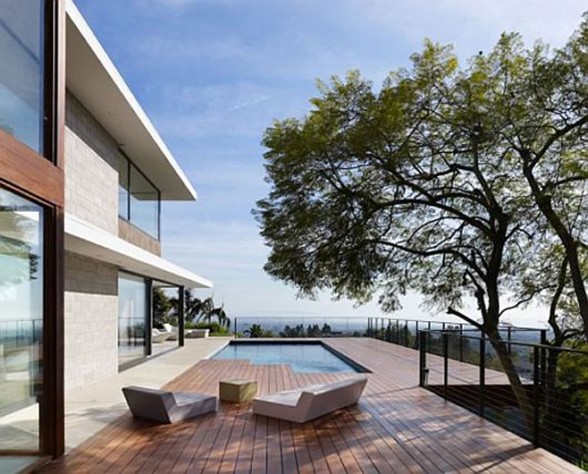 Modernity and Luxurious House Design in Exquisite Residence, the Evans House - Balcony