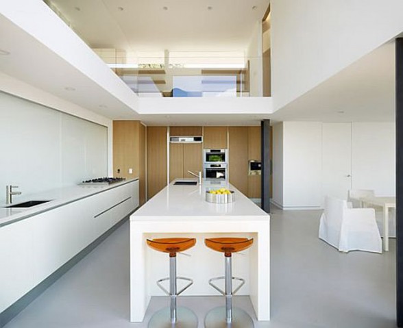 Modernity and Luxurious House Design in Exquisite Residence, the Evans House - Kitchen