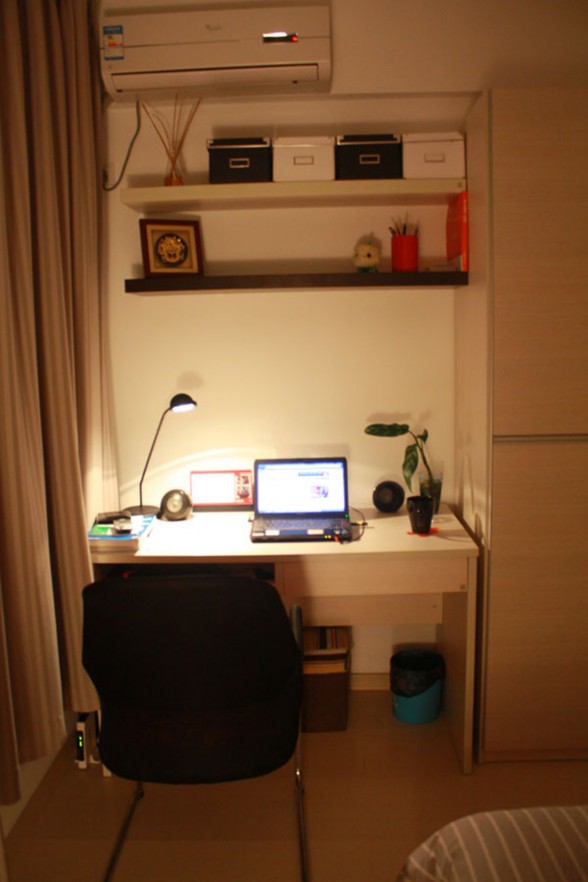 Small and Warmth Apartment Design in Xiamen - Working Desk
