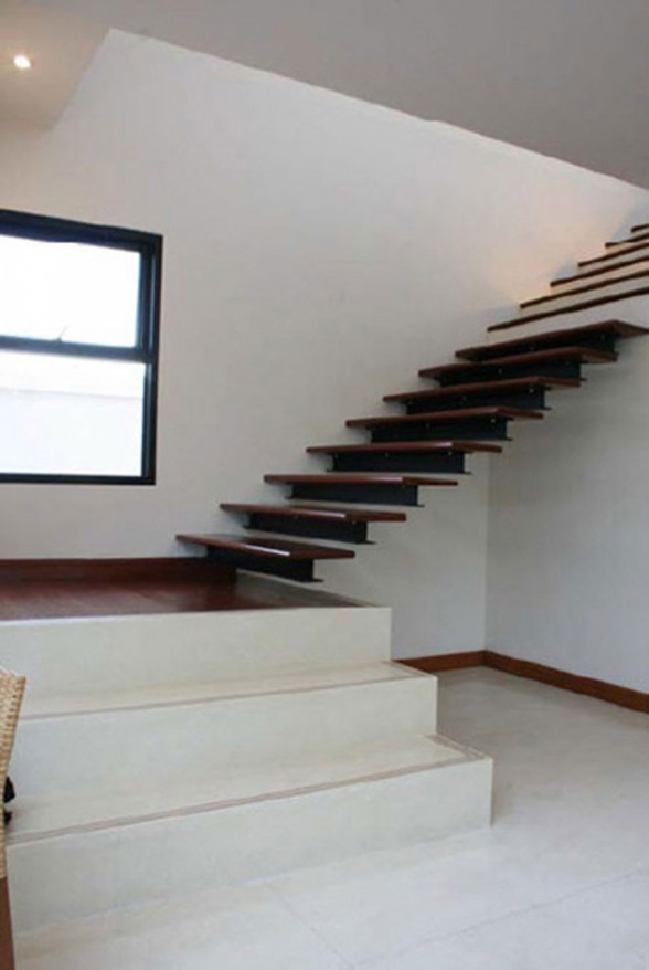 Beautiful Homey Villa in Pattaya Thailand - Staircase