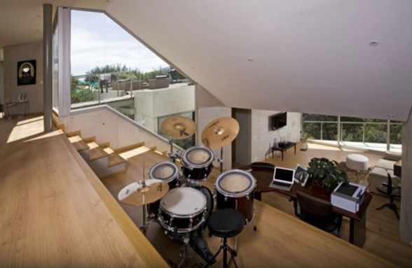 Beautiful Roof Garden in A Studio House - Instrument