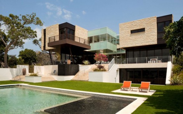Complexity Geometry Architecture in A Huge Modern House - Pool
