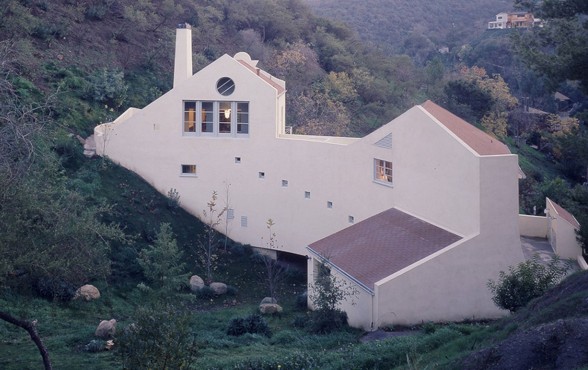 Contemporary Mountain House with Wooden Interior Design