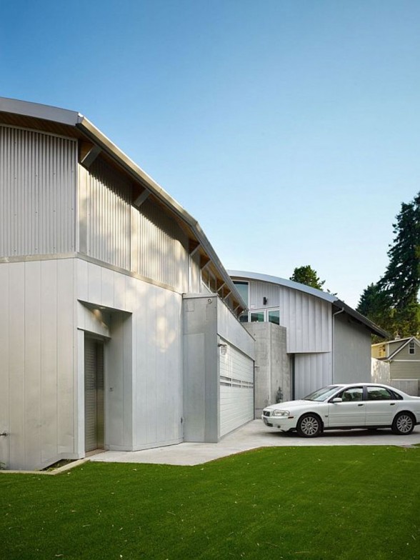 Elegance Contemporary House from Lawrence Architecture - Parking Lot
