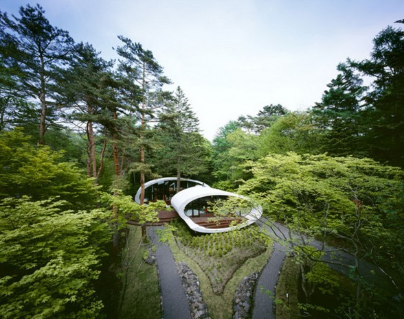 Futuristic Home Design with Natural Environment in Japan