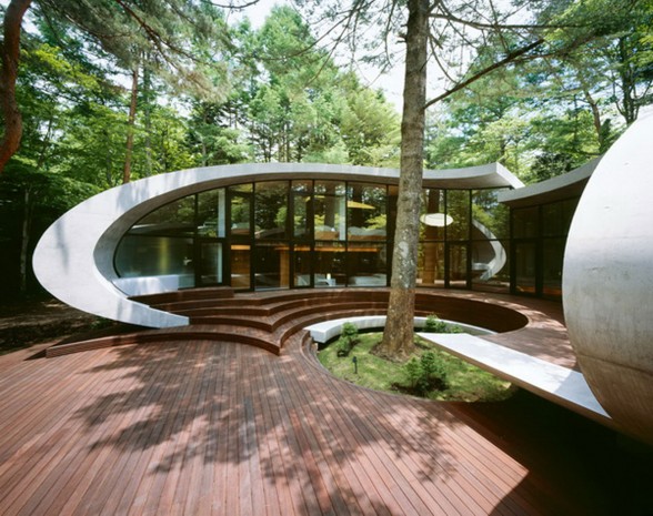 Futuristic Home Design with Natural Environment in Japan - Garden
