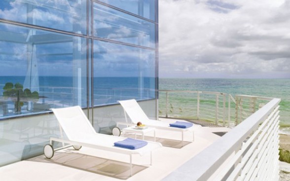 Great Beachfront House Design from Hughes Umbanhowar - Balcony