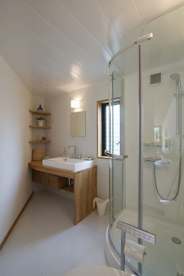 Japanese Pentagonal House, Beautiful Modern and Traditional Mixing - Bathroom
