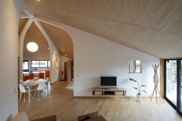 Japanese Pentagonal House, Beautiful Modern and Traditional Mixing - Livingroom