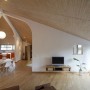 Japanese Pentagonal House, Beautiful Modern and Traditional Mixing: Japanese Pentagonal House, Beautiful Modern And Traditional Mixing   Livingroom