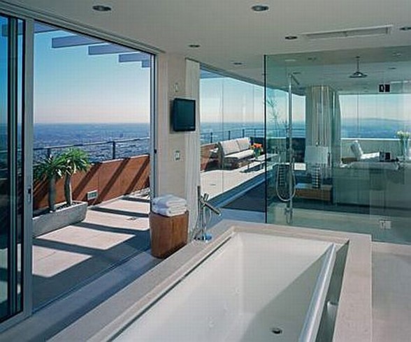 Luxury Residence with Breathtaking Views in Hollywood Hills - Bathroom