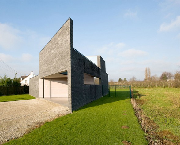 Modern Brick House Design with Irregular Shape Architecture - Yard