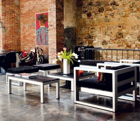 Modern Loft with Industrial Bricks Element for Apartment Ideas - Meeting Room