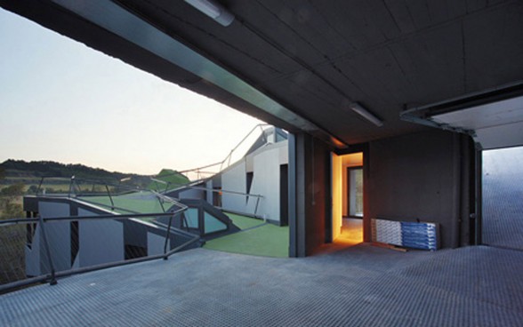 Modern Villa with Rooftop Golf Course - Panoramic View